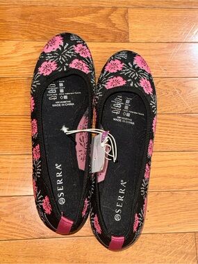 NWT Serra Black & Pink Floral Knit Ballet Flats